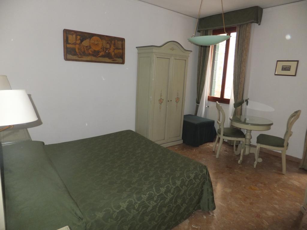 Ca Del Pozzo Hotel Венеция Стая снимка